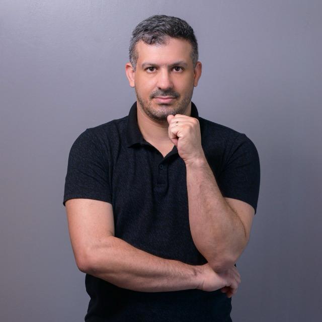 Simon Queiroz - Especialista em Growth Marketing e Media Buyer